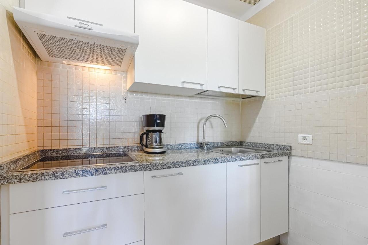 Fantastic Large Studio In Front Of Beach Heated Pool Wifi أرونا المظهر الخارجي الصورة