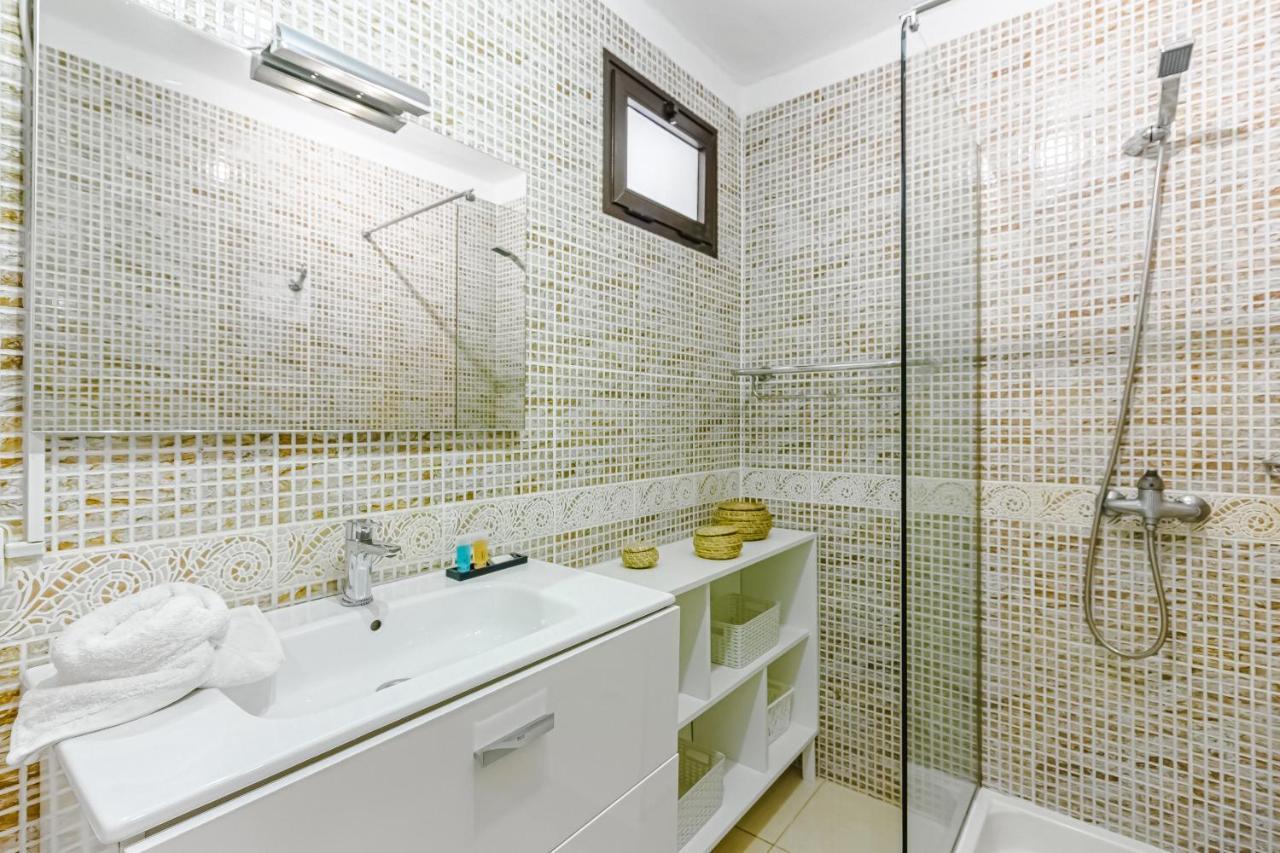 Fantastic Large Studio In Front Of Beach Heated Pool Wifi أرونا المظهر الخارجي الصورة