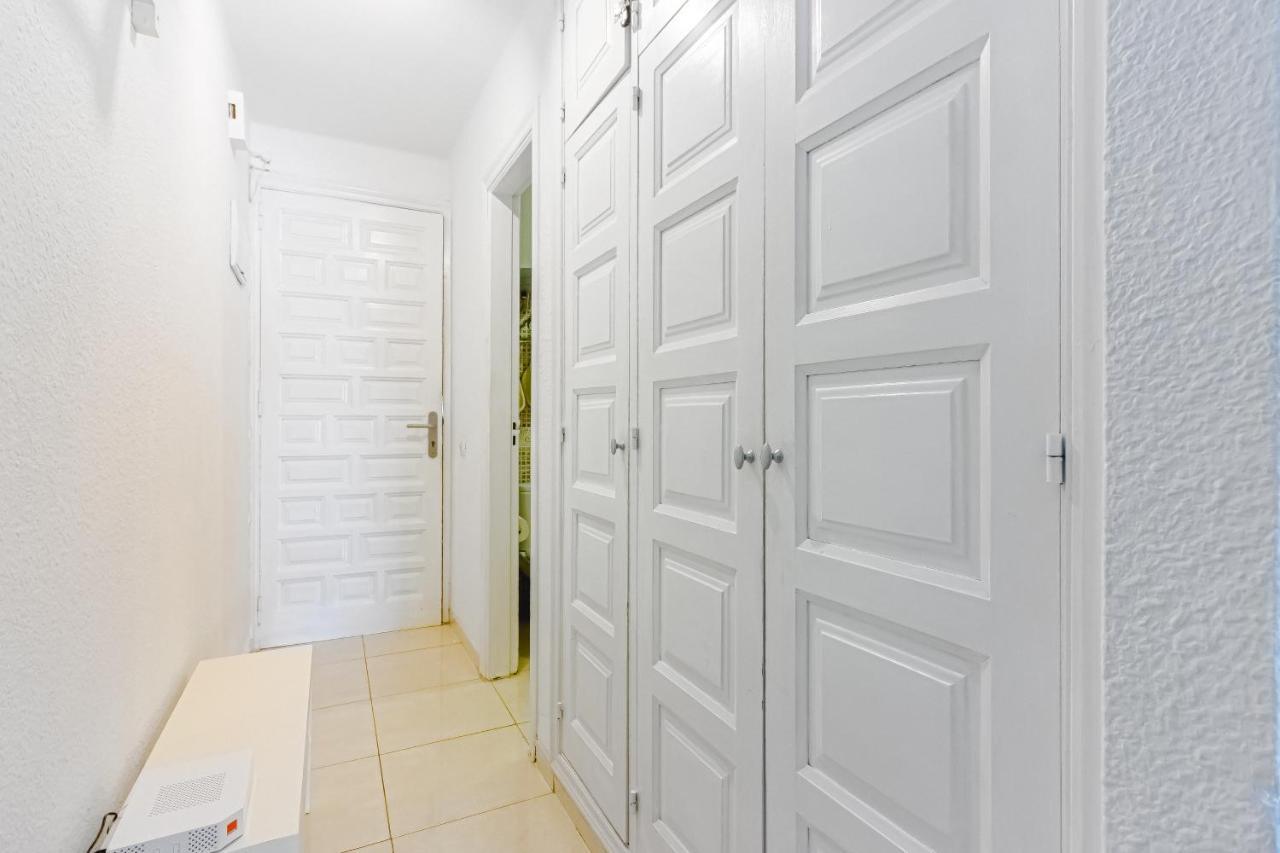 Fantastic Large Studio In Front Of Beach Heated Pool Wifi أرونا المظهر الخارجي الصورة