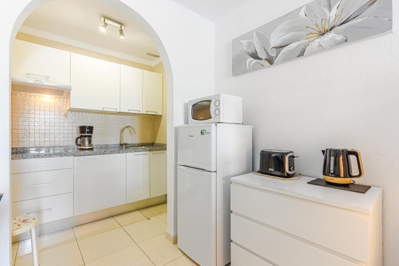 Fantastic Large Studio In Front Of Beach Heated Pool Wifi أرونا المظهر الخارجي الصورة