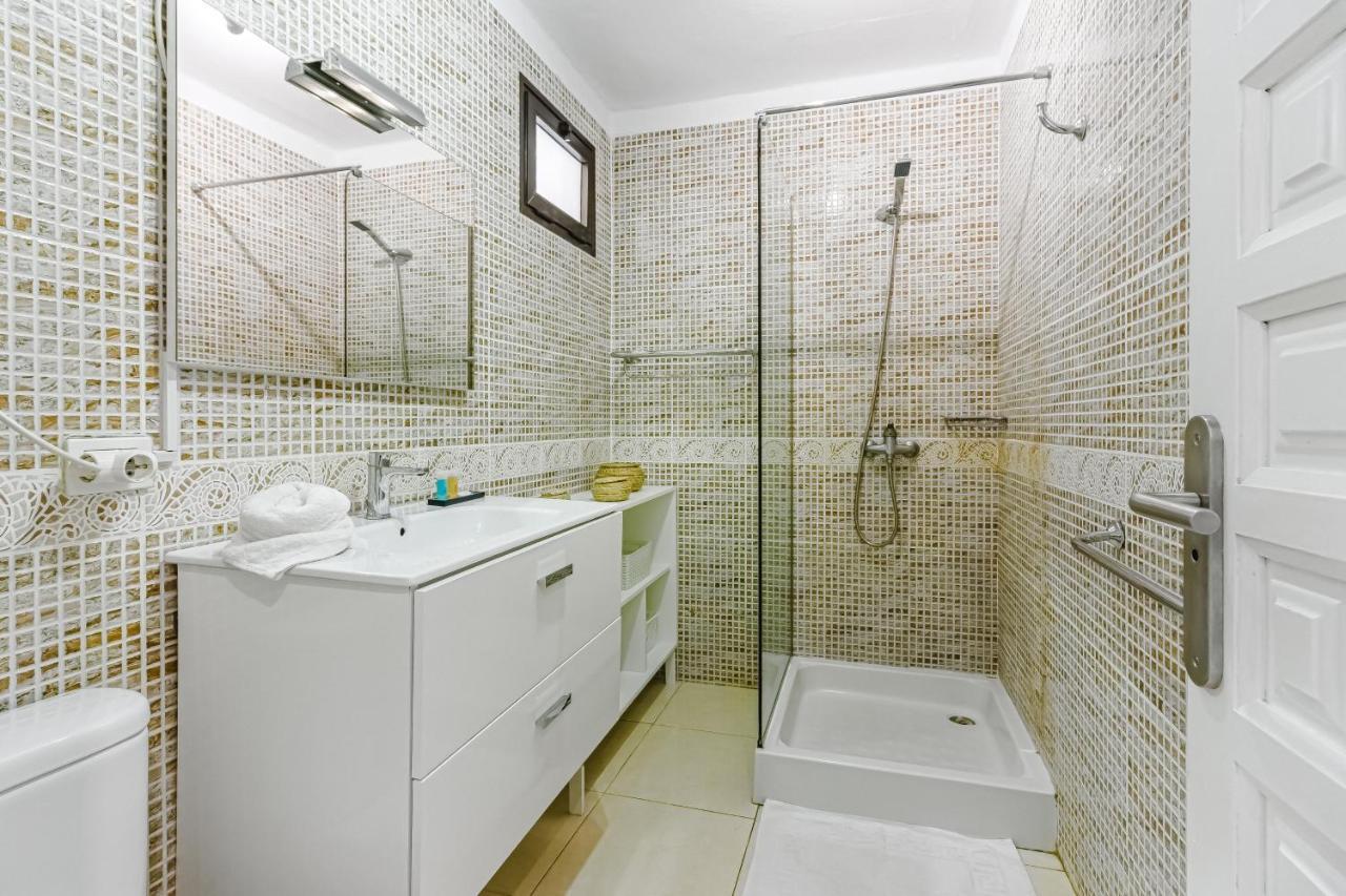 Fantastic Large Studio In Front Of Beach Heated Pool Wifi أرونا المظهر الخارجي الصورة