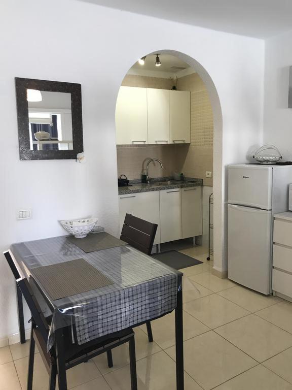 Fantastic Large Studio In Front Of Beach Heated Pool Wifi أرونا الغرفة الصورة